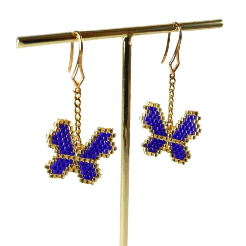 A-24-00003.webp Aretes con dije de mariposa bordada con Delica Miyuki