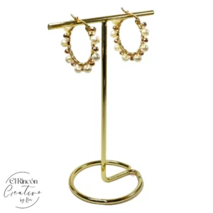 AB-24-00012_2.webp Arracadas bordadas con perlas y balines de chapa de oro
