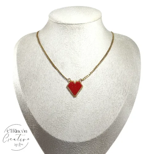 C-24-00007.webp Collar con dije de corazón bordado con Delica Miyuki