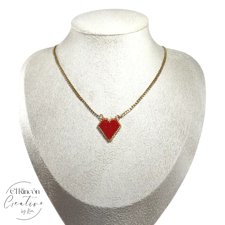C-24-00007.webp Collar con dije de corazón bordado con Delica Miyuki
