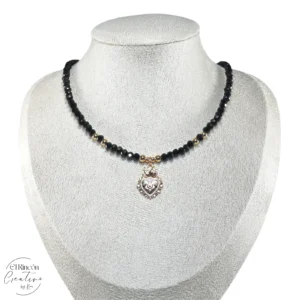 Collar con dije corazón ojo
