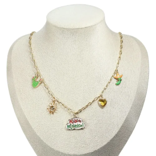 C-24-00023.webp Collar con dijes patrios