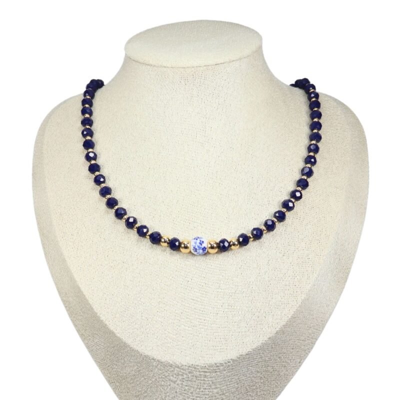 Collar con cristales azules