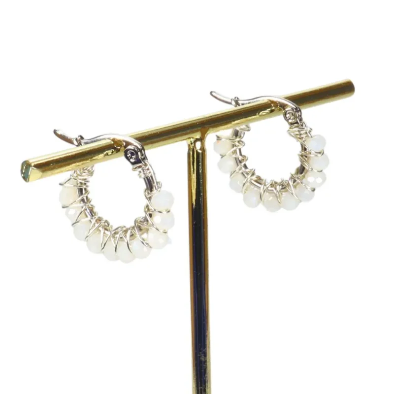 Arracadas bordadas con cristales blancos Arracadas bordadas con cristales blancos